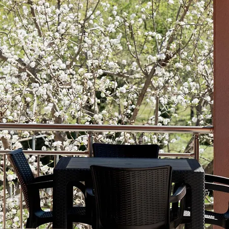 Koman_lakeview_apartments *